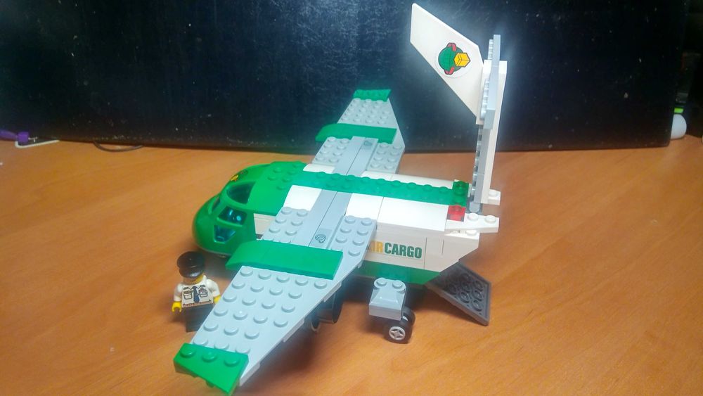 Конструктор Lego City  60101   Вантажний літак