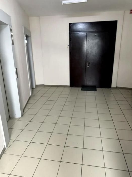 Простора 3-кімнатна квартира 100 м² з якісним ремонтом Олени Пчілки 8