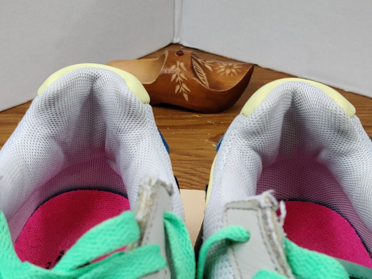 Buty r.36 Adidas Falcon BB9174 damskie zamszowe