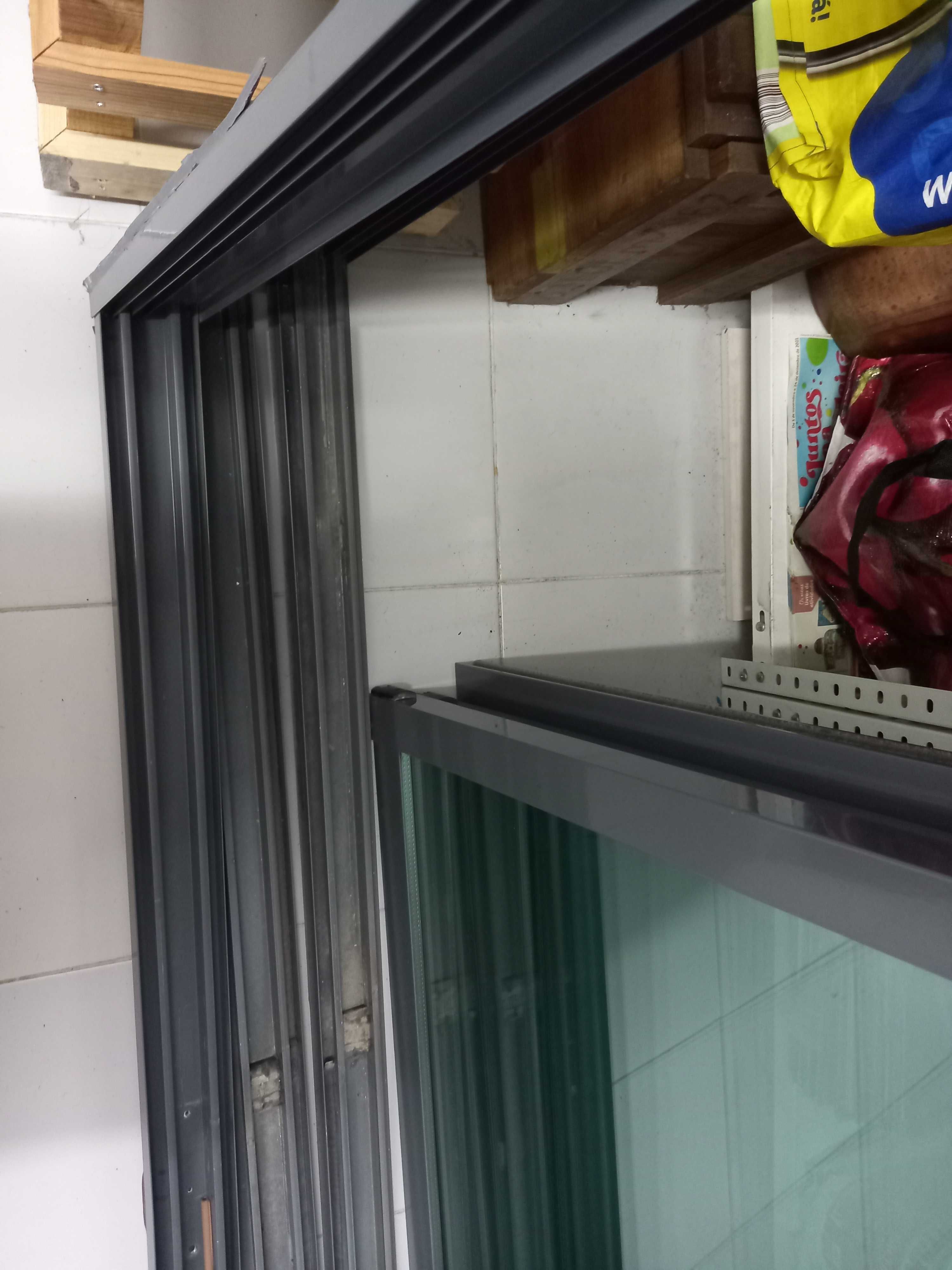 Janelas de alumínio com vidros duplos