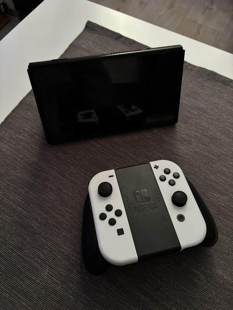 Nintendo switch oled white