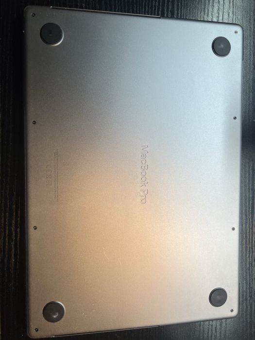 Apple macbook pro 2442 14 cali