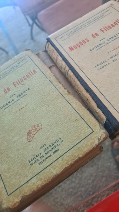 Três livros antigos de Português e Filosofia