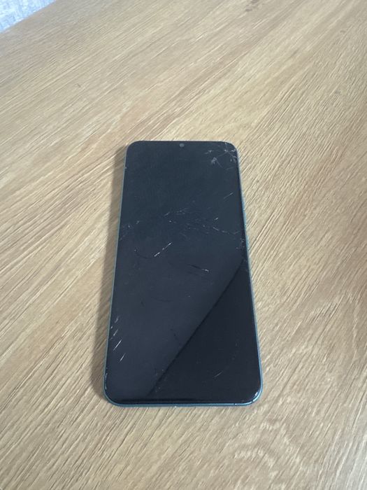 Техно спарк 8с (розбитий дисплей)