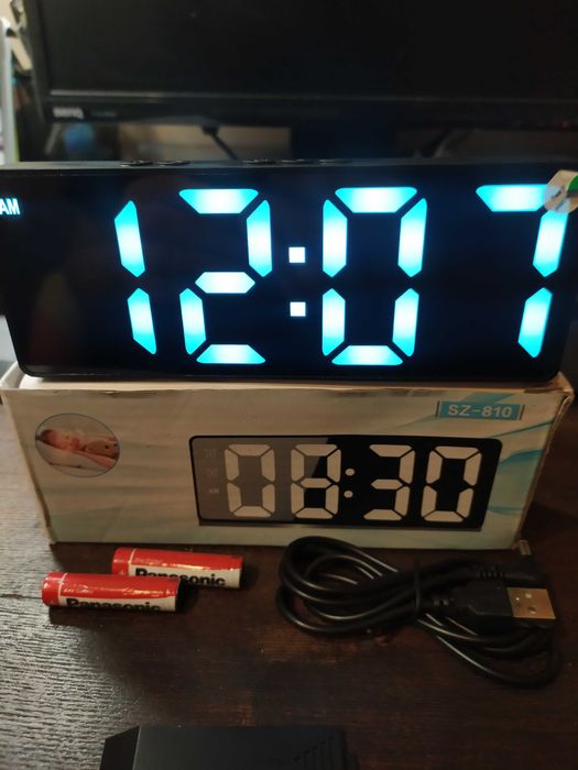 Nowoczesny  cyfrowy budzik led
