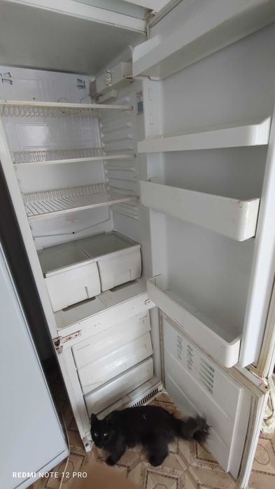 Двухкамерный холодильник Ariston 182 cм в рабочем состоянии. Встройка