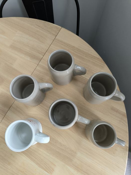 6 canecas de cerveja