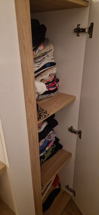 Łóżko piętrowe z biurkiem i szafą