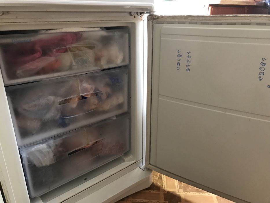 Холодильник Indesit