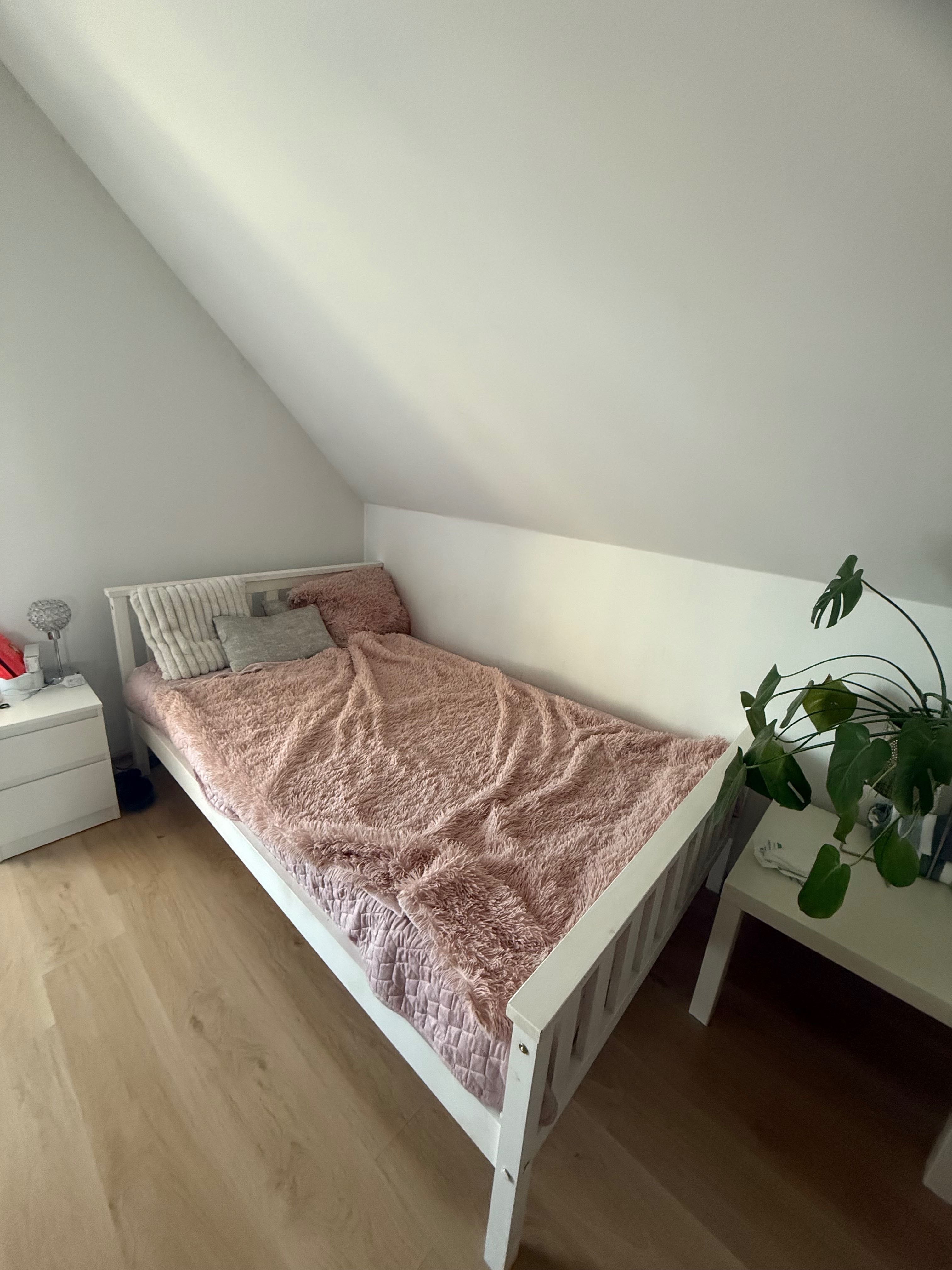 Łóżko młodzieżowe dla dziewczynki 120x200 białe z materacem