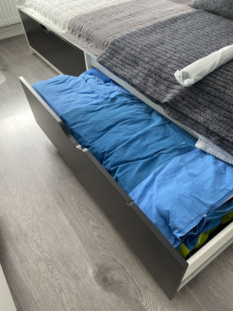 Łóżko z szufladami ikea z materacem