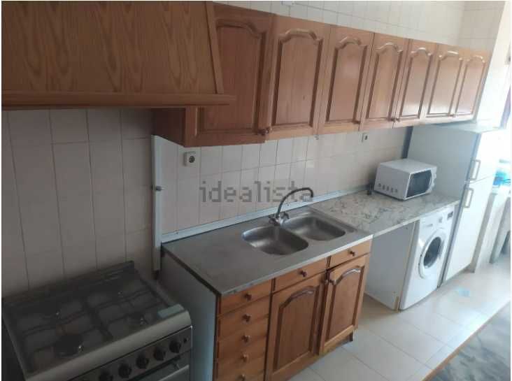 Arrendamento de quarto na Rua Monsenhor Airosa, 49