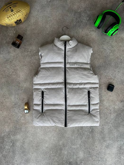 Нереально крута жилетка Nike Pro лого рефлектив