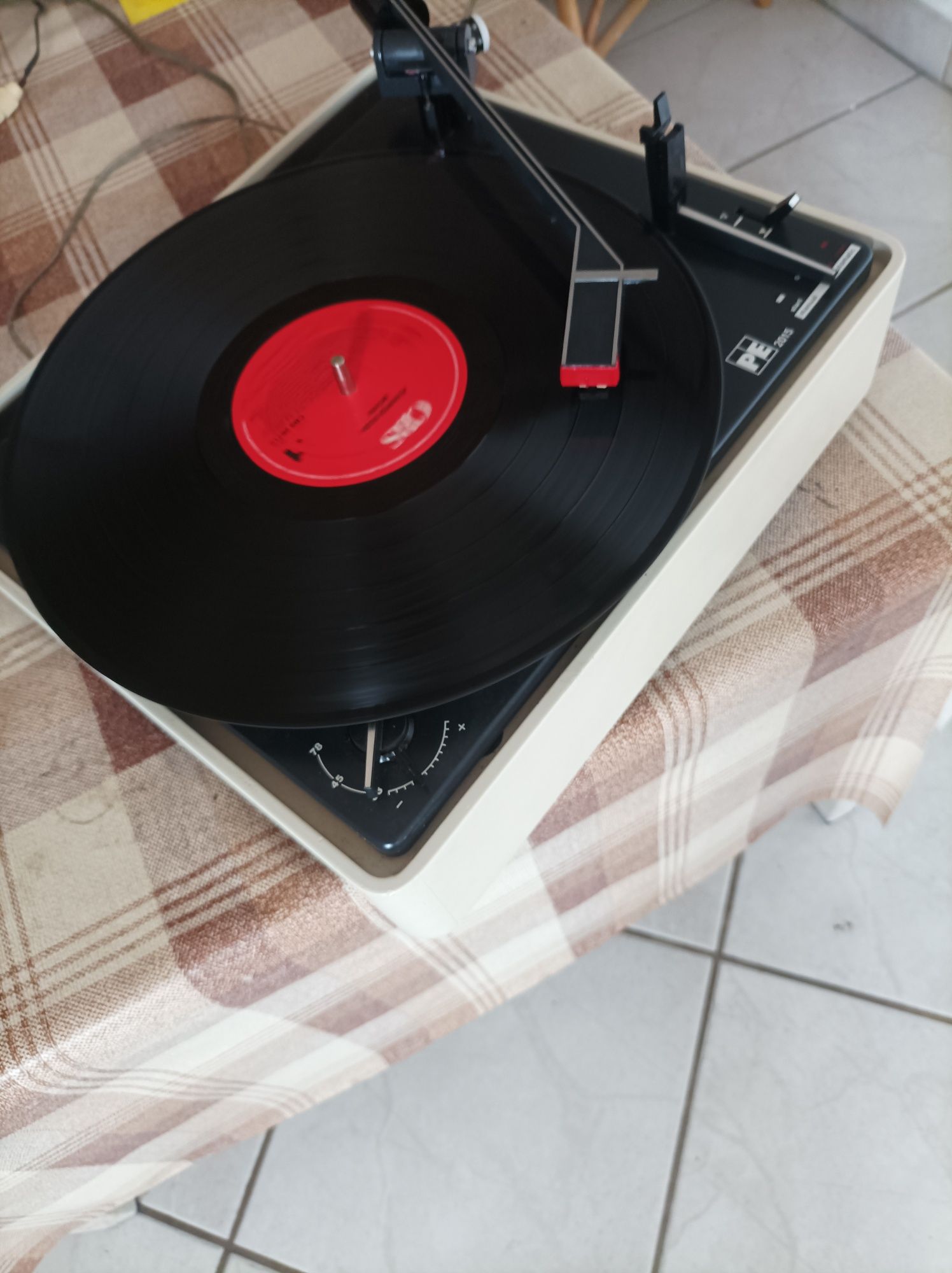 Gramofon vintage ze wzmacniaczem  PE-2015