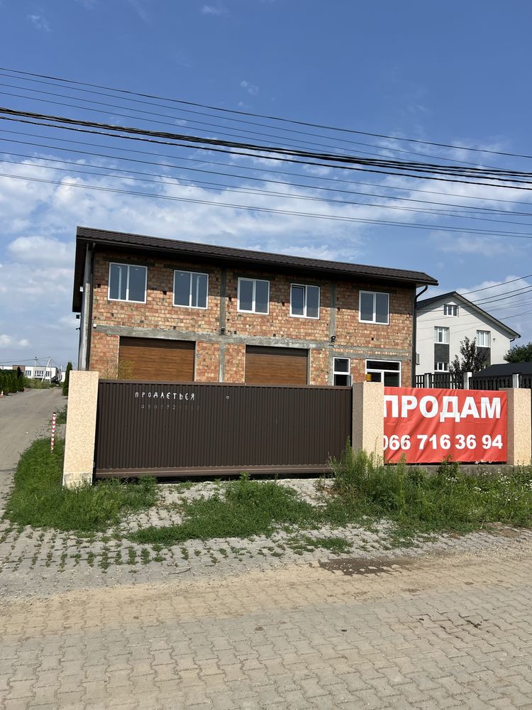 Фасадне Приміщення із приватизованою ділянкою