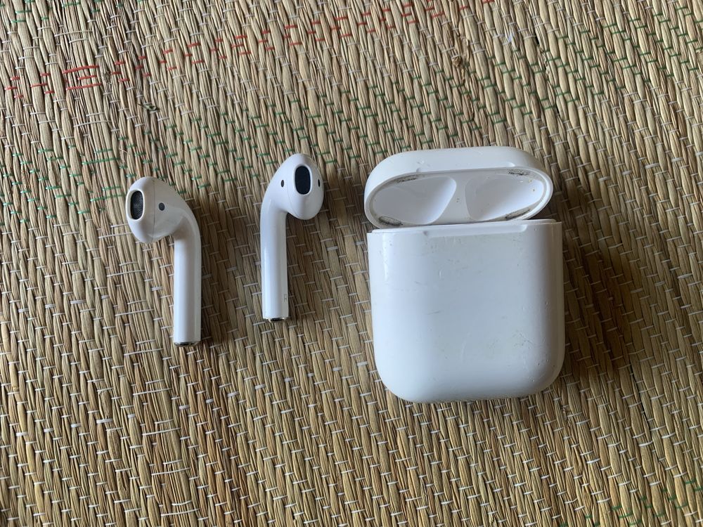 Оригінальні AirPods 1th Gen (батарея не тримає)