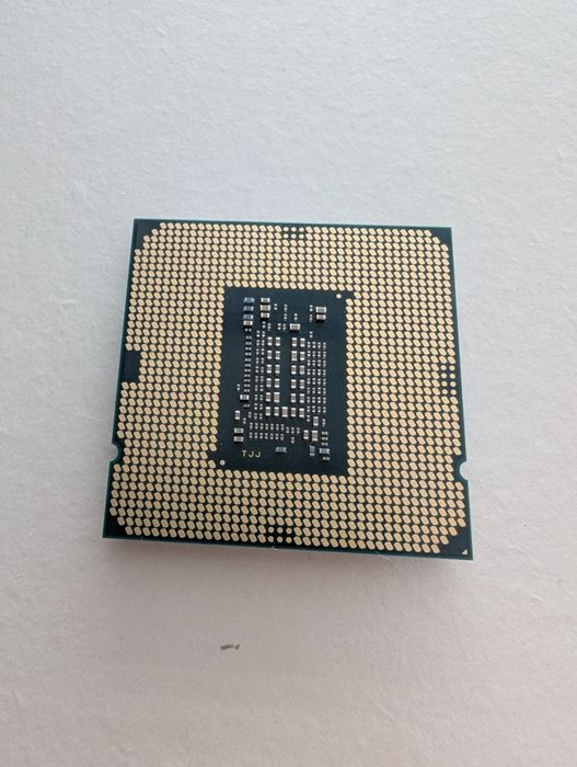 Intel CPU Intel i3 4 cores + 8 threads - 50 EUR