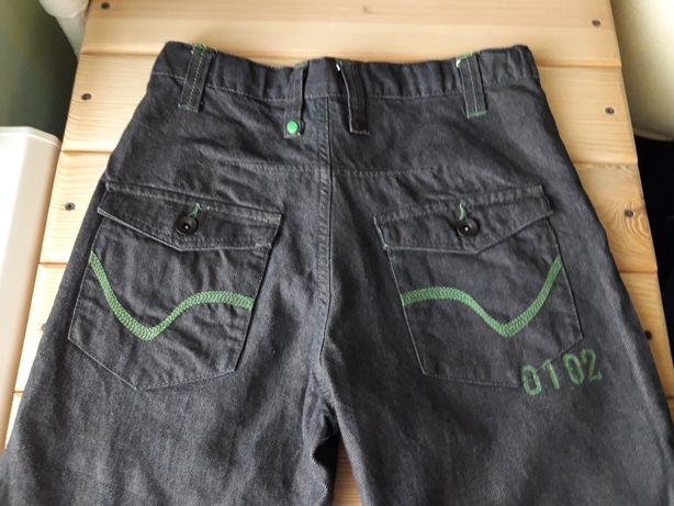 Модные новые джинсы на мальчика(фирма) 12лет
