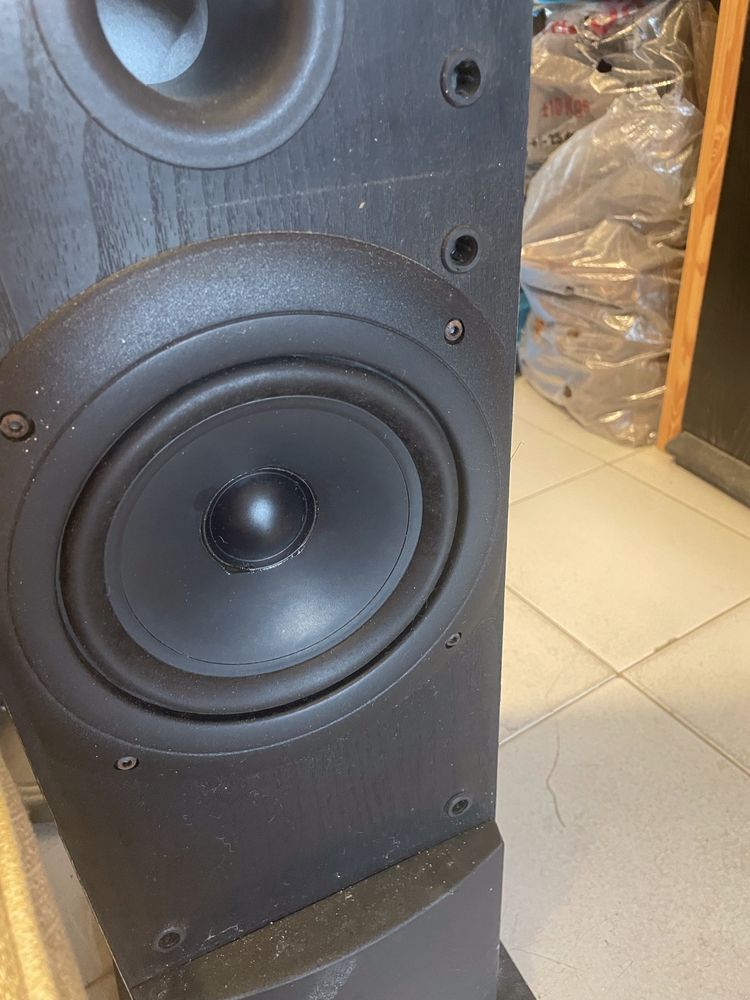 2 Colunas KEF Q50 150W rms impedância: 6 0hm