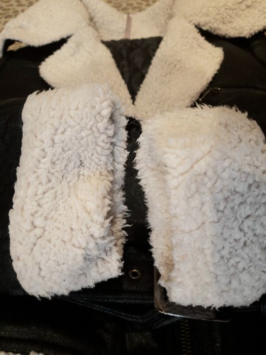 Дублянка косуха чорна з білим комірцем