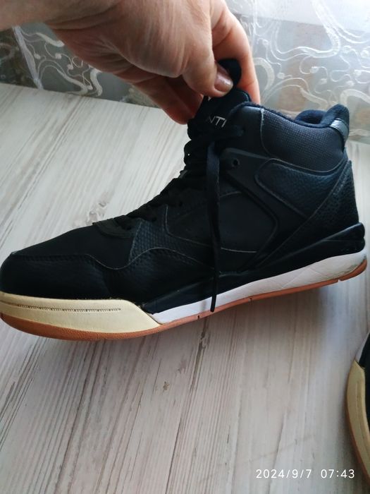 Кросівки жіночі, р.38