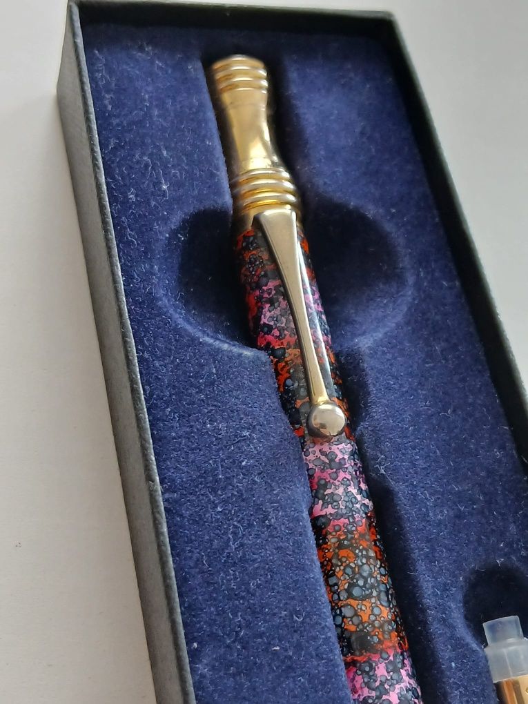 Caneta de tinta permanente da Hachette Tompla