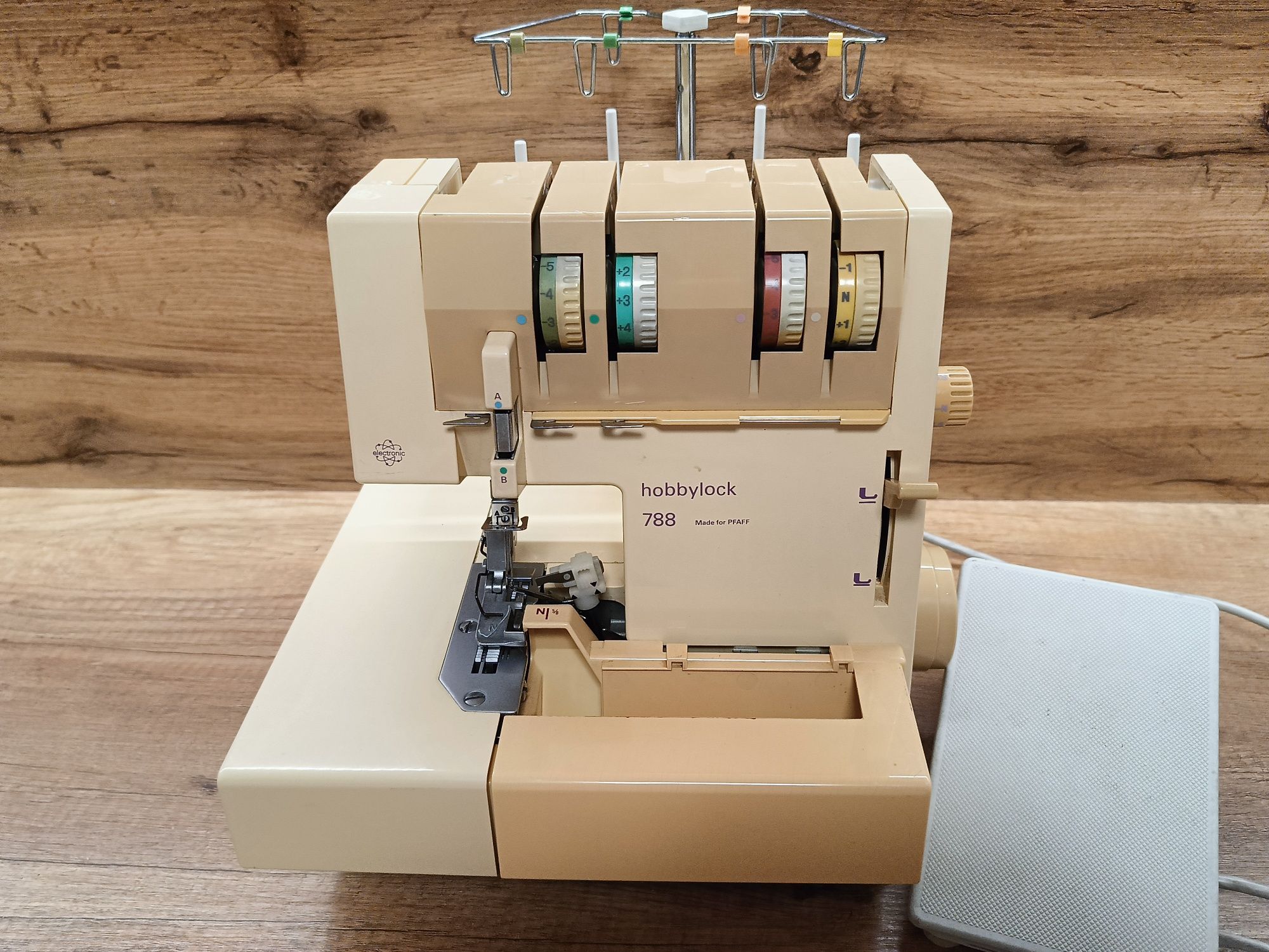 PFAFF Overlock 2,3,4 nitkowy (overlok, maszyna do szycia)