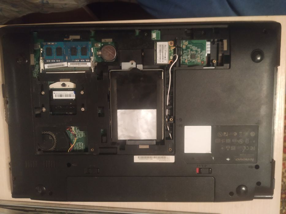 Ноутбук Lenovo b 580 по запчастям продам