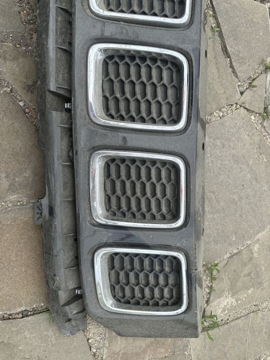 Решітка рідіатора grill Jeep Compass 17-21