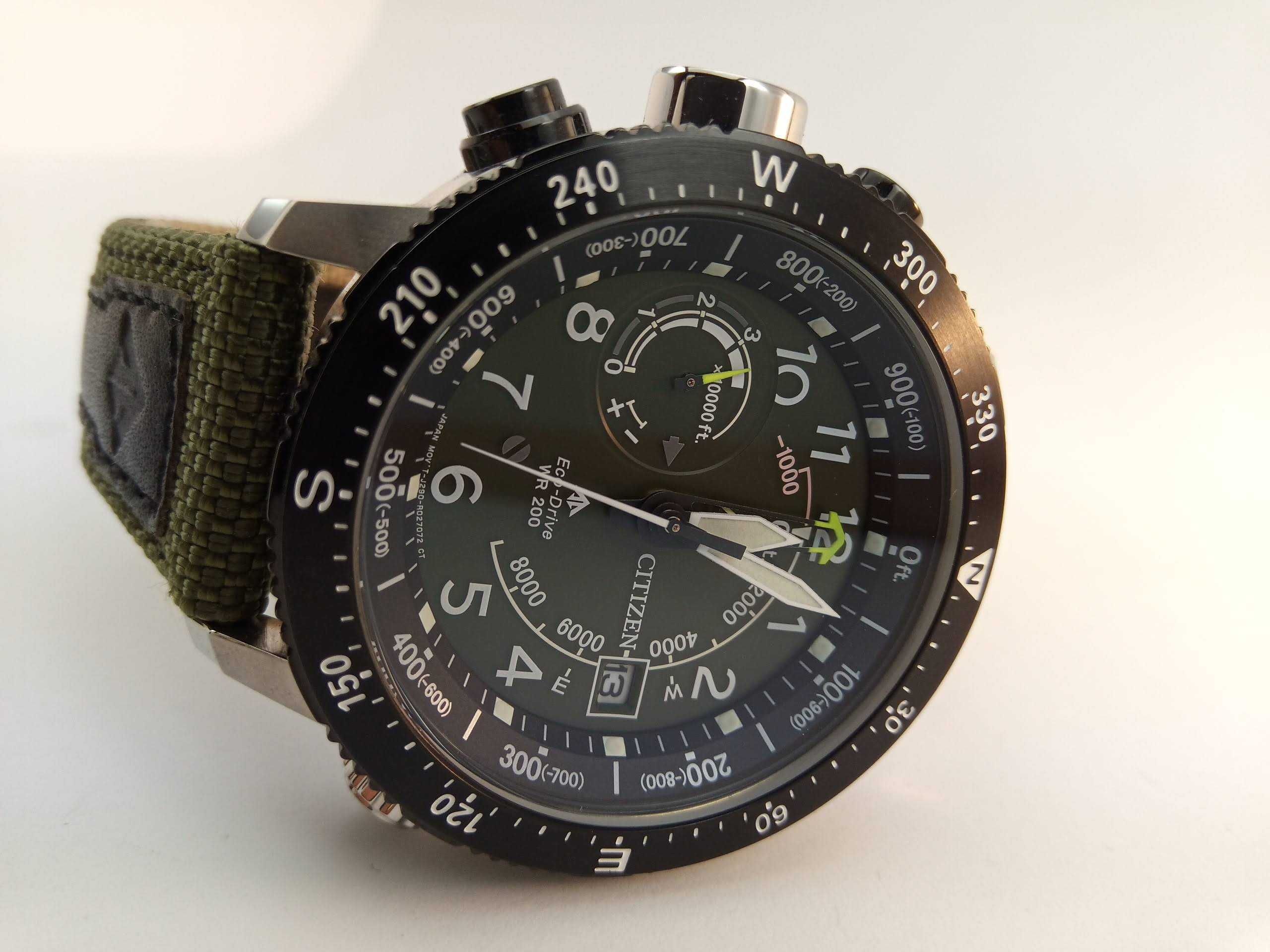 Часы Citizen BN5050-09X - альтиметр, компас, солнечная батарея, заряд