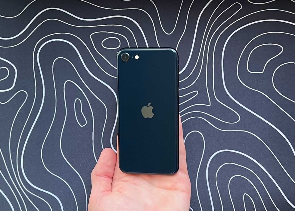 Дешевый - iPhone SE 2022 - 128 гб - NEVERLOCK - 100% АКБ - MIDNIGHT