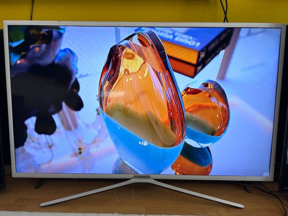 Білий Ультратонкий Телевізор 40” Samsung 40K5510, Smart TV, WiFi.