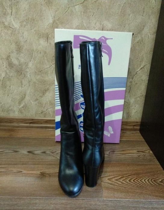 Вишукані черевики устілка 24,5 см.