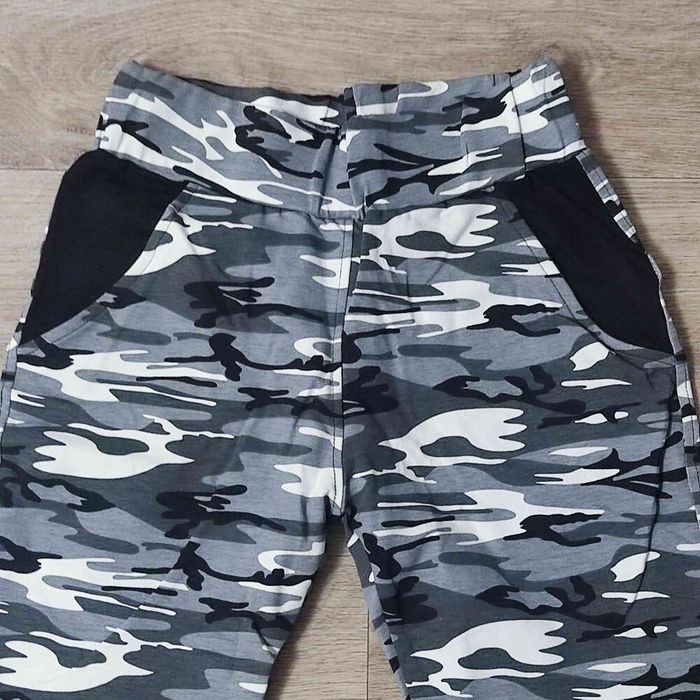 Гарний костюм, дивитися розмір на фото 1