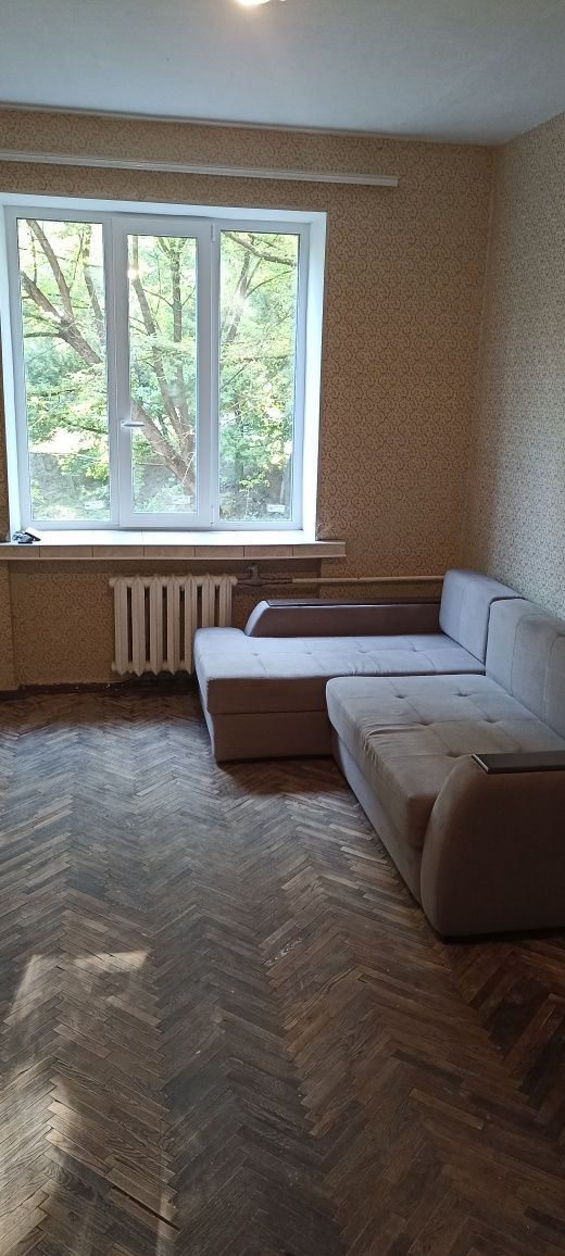 Терміново здам кімнату в гуртожитку.