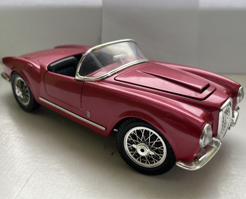 Model samochodu w skali 1:18 Lancia Aurelia B24 Spider Bburago Burago