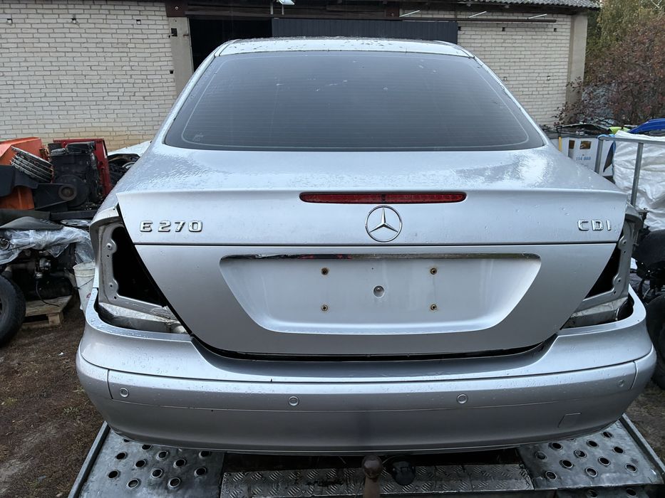 Klapa Mercedes w211 sedan 744
