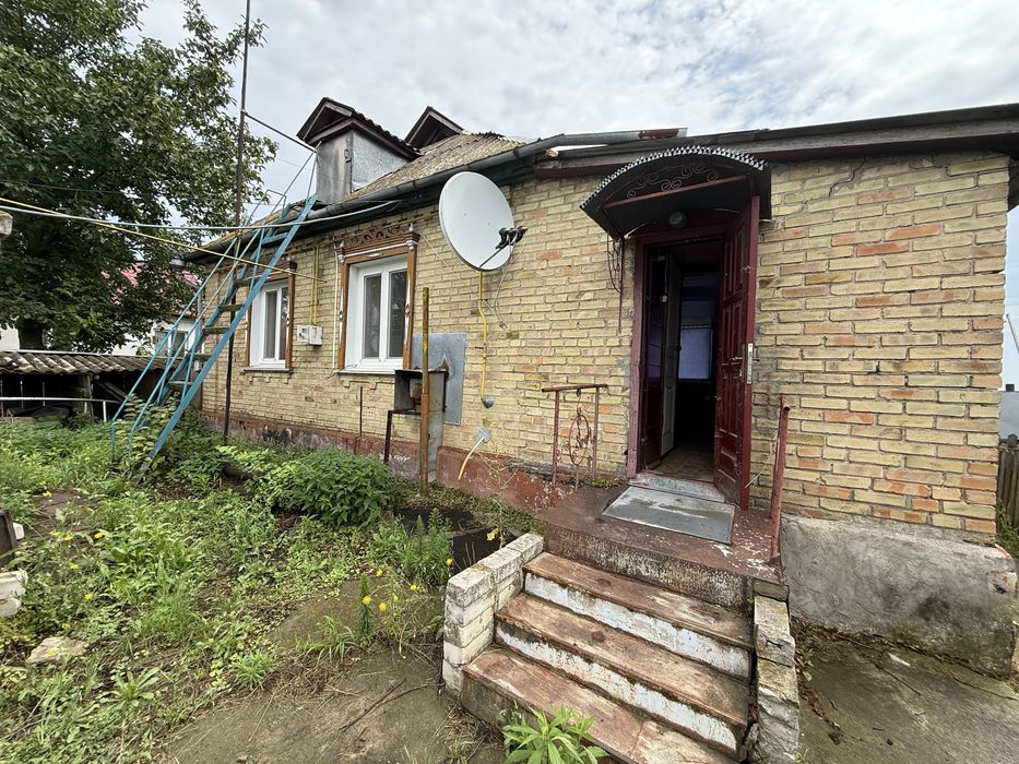 Продається житловий будинок в місті Бобровиця