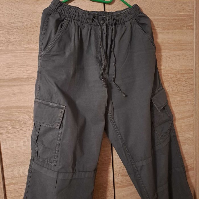 Spodnie damskie z szerokimi nogawkami Cropp / rozmiar 34