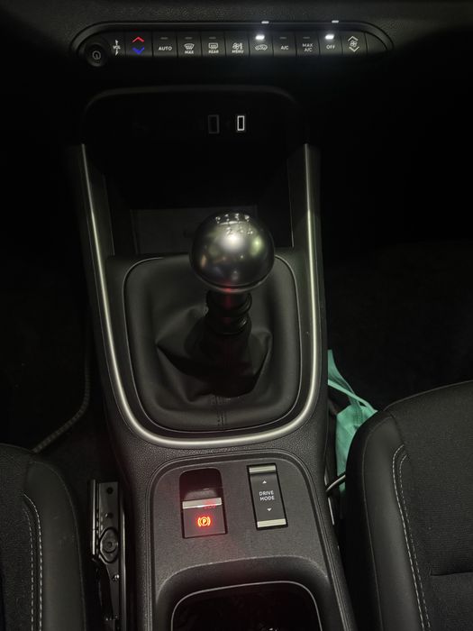 JEEP AVENGER ALTITUDE 1.2 + Led Pack & Infotainment