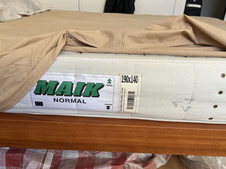 Vende-se conjuntos de camas com colchão 1,6m x 1,9m