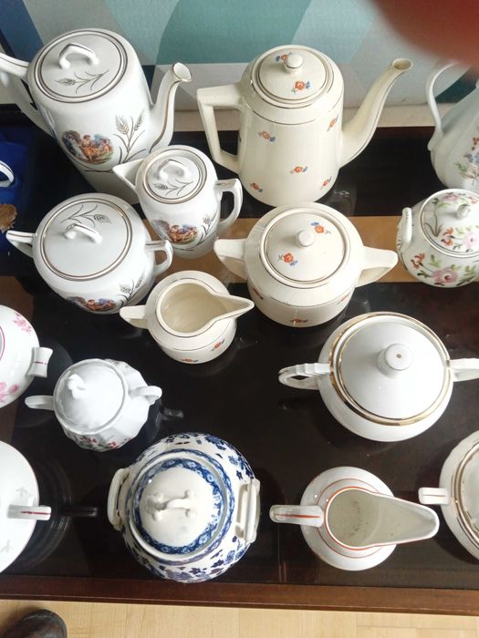 Açucareiros, leiteiras e bules