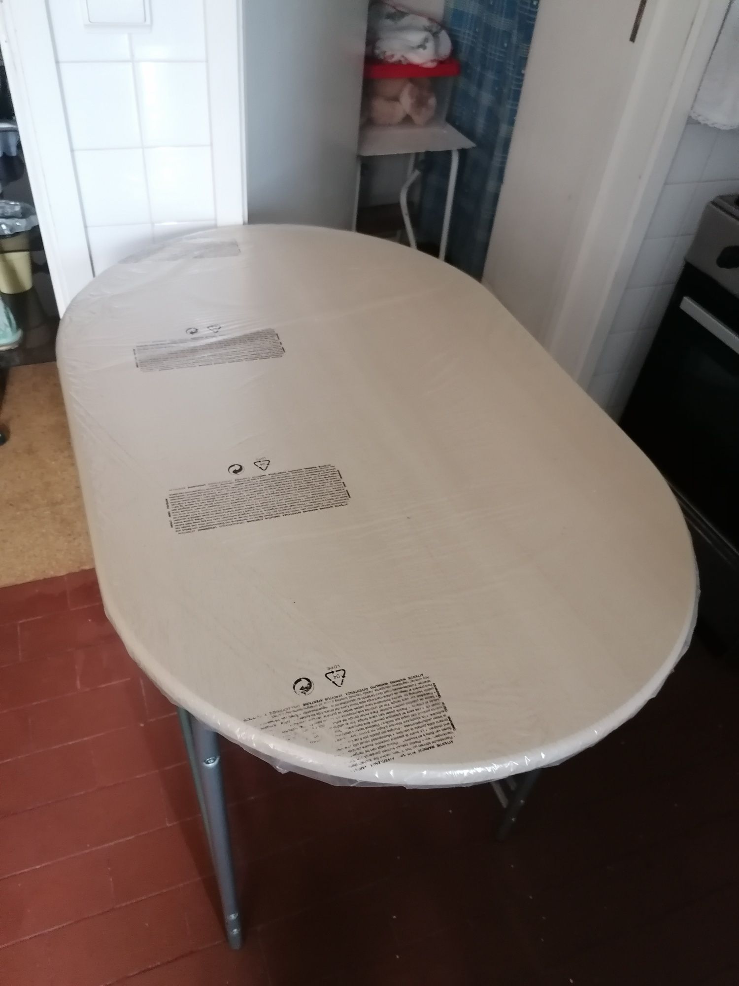 Vendo mesa de dois lugares