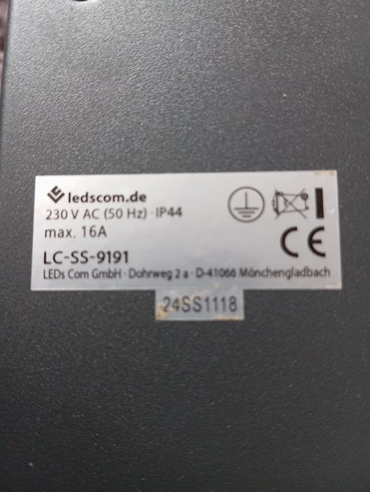 Gniazdo ścienne nadtynkowe