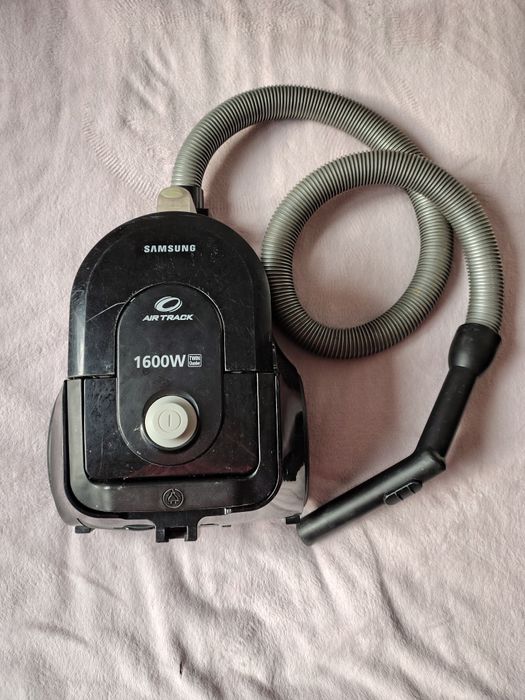 Пилосос Samsung 1600W НЕ робочий на комплектуючі