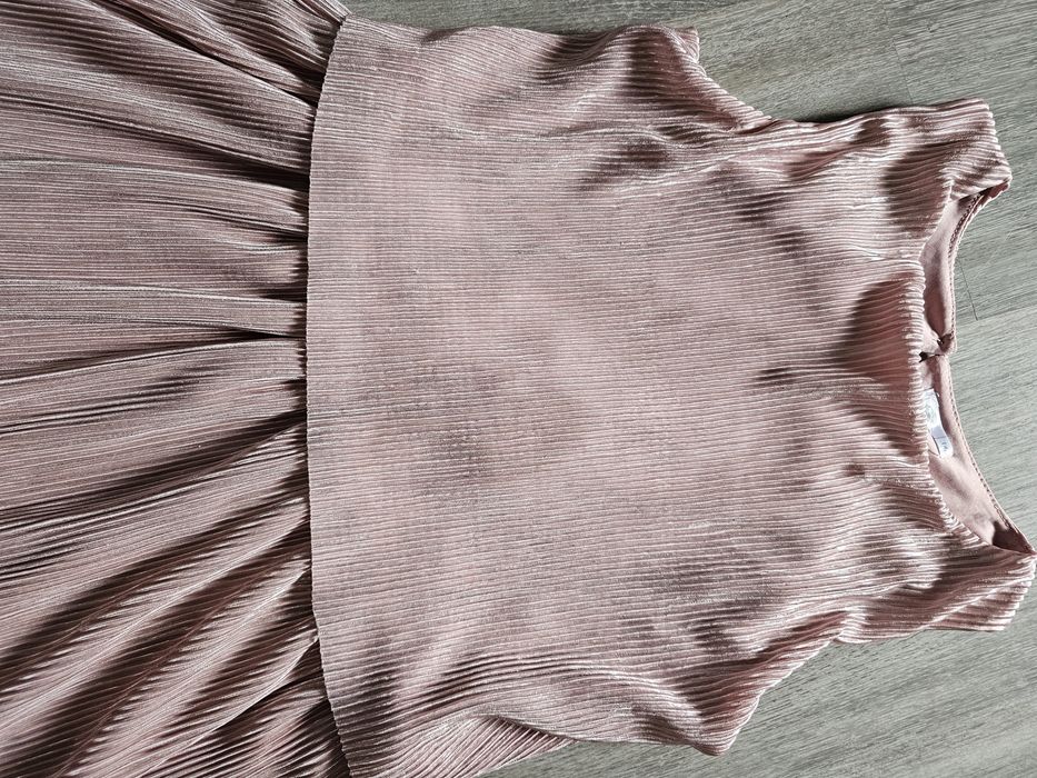 Błyszcząca sukienka