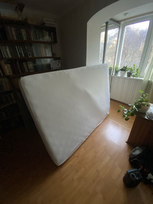 Ліжко 190 х 140 з матрацом