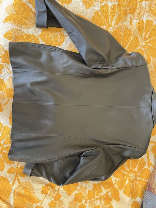 Жіночий кожаний піджак