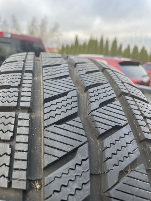 2x Hankook Winter I Cept LV 215 65 R16C 10 mm
