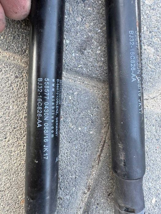 Siłownik maski przód L+P Land Rover Range Rover Evoque L538